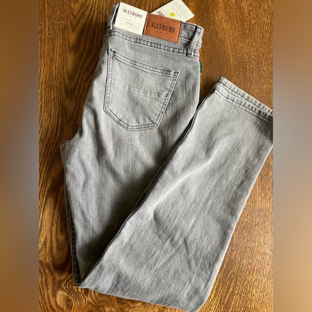 NWT men’s athletic fit jeans 30x34 light gray